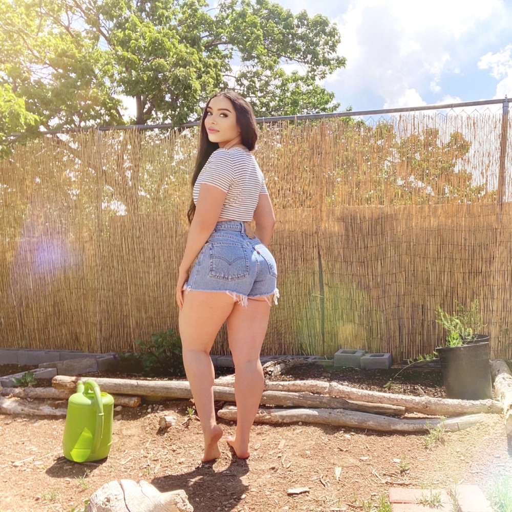 Sold Levi’s 550 high waist shorts